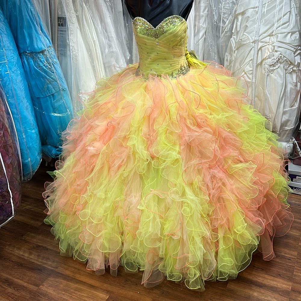 GORGEOUS SWEET 16 GOWN